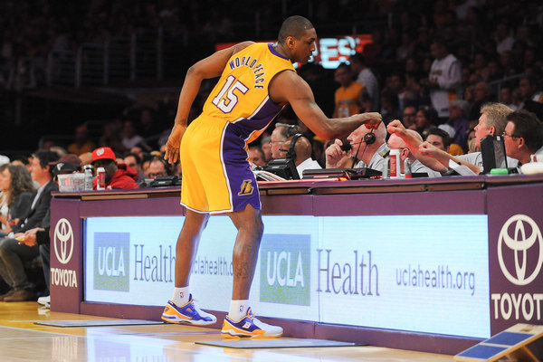 23在控球 23在控球